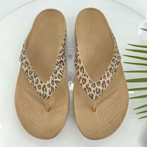 Crocs Women's Kadee II Sandal Size 10 Thong Slide Flip Flop Leopard Rubber Shoe